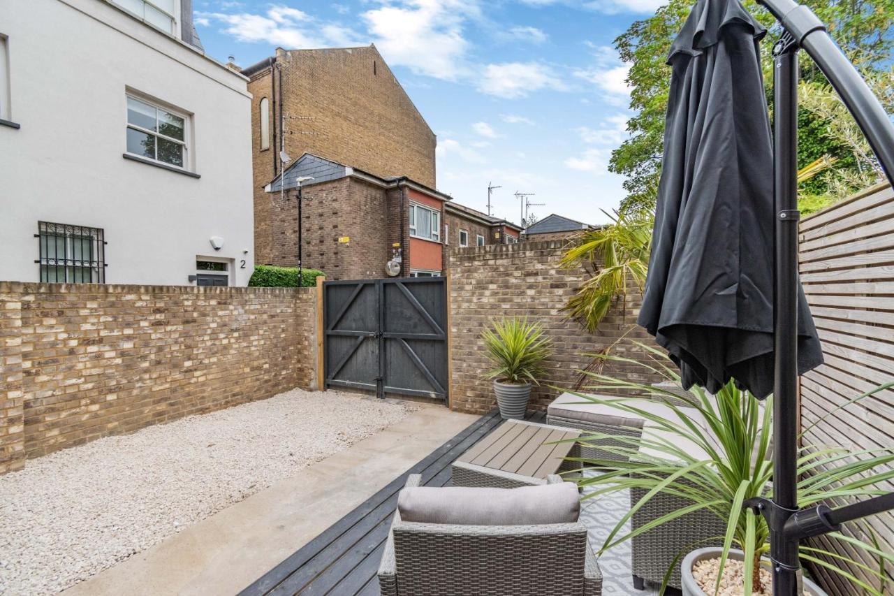 דירות לונדון Modern Garden Flat With Private Parking מראה חיצוני תמונה